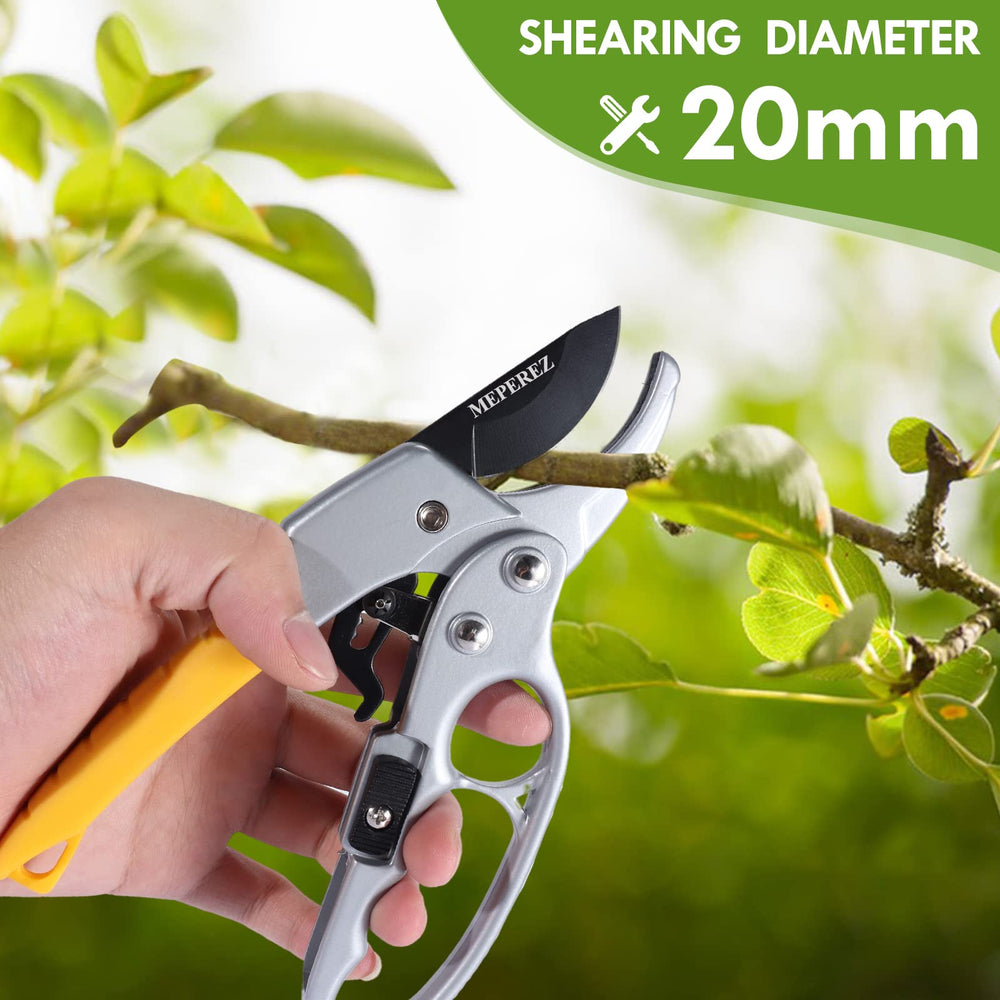 MEPEREZ blade edge detail highlighting sharp high-strength steel for clean cuts