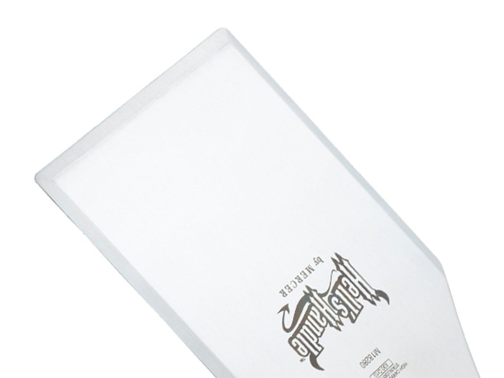Mercer Hell's Handle primer plano de la hoja de acero inoxidable para cortes precisos