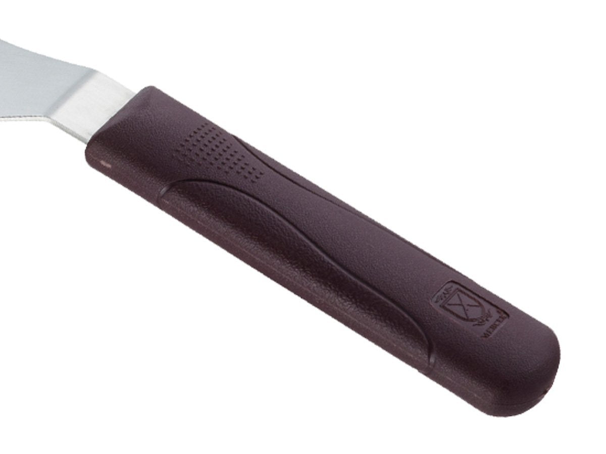 Mercer Hell's Handle junto a regla para comparar tamaño y ergonomía