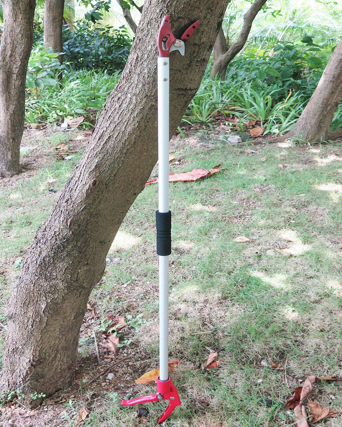 Mesoga ergonomic grip and safety lock close-up for comfortable secure handling
