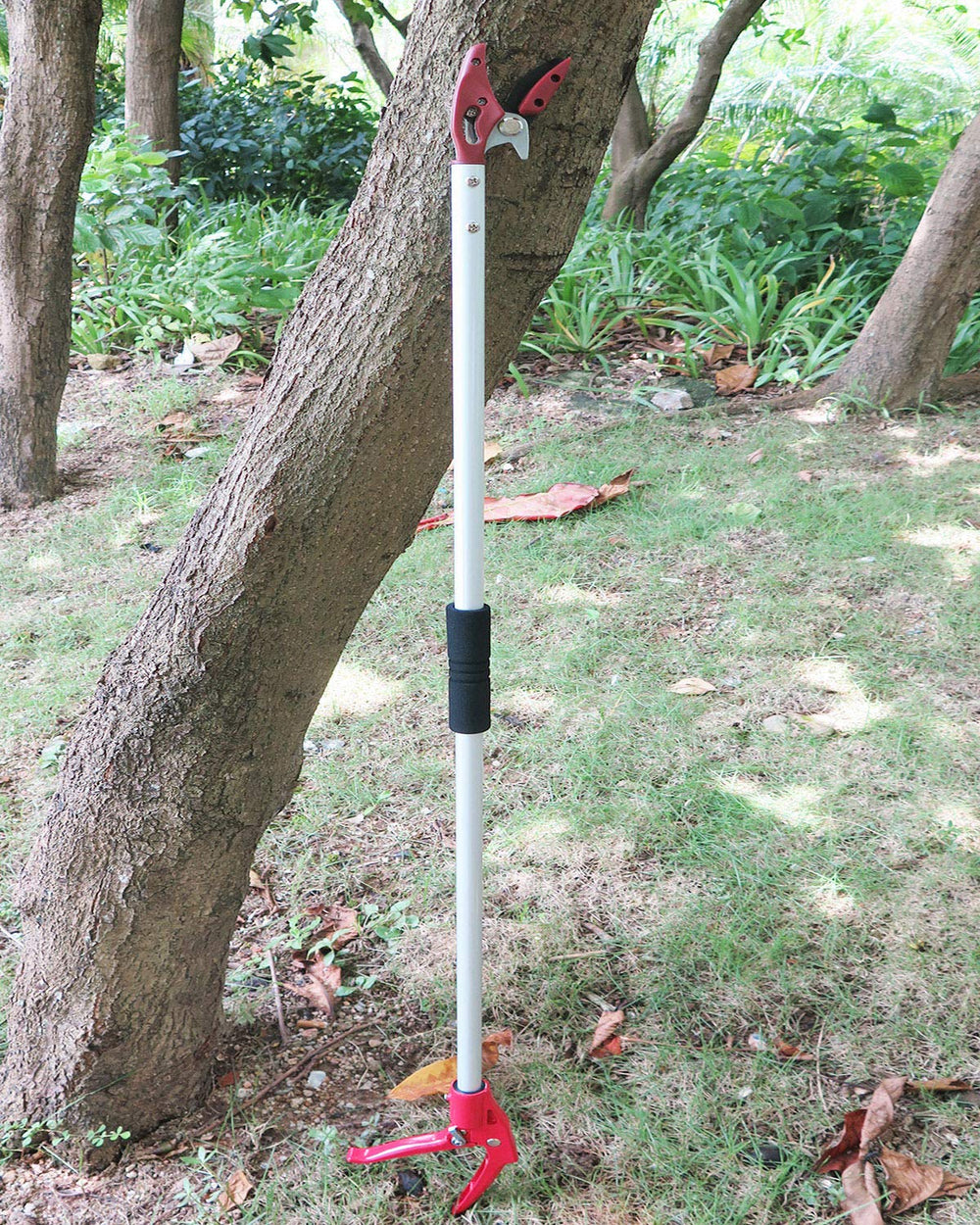 Mesoga ergonomic grip and safety lock close-up for comfortable secure handling