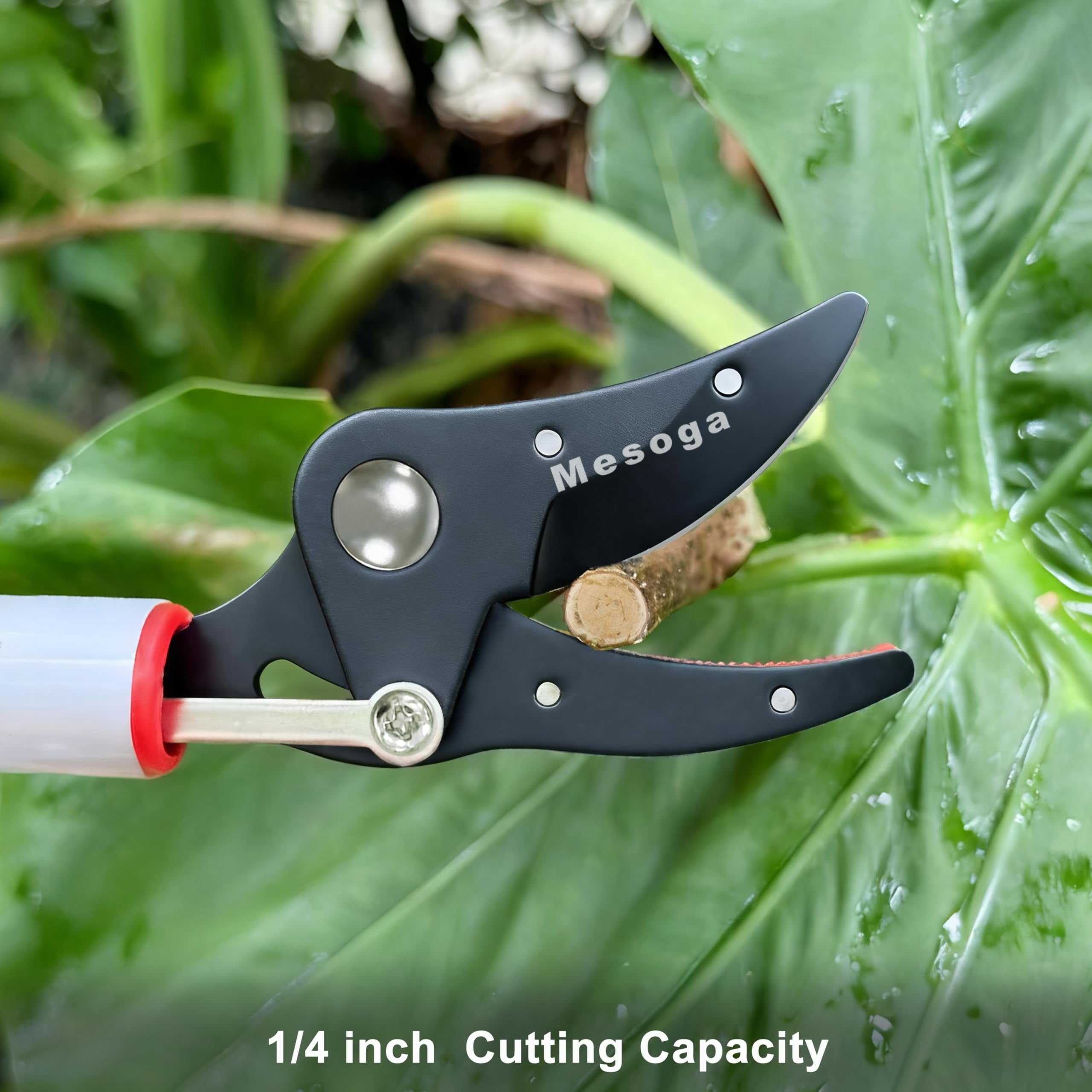 Mesoga ergonomic handle detail showing comfortable non-slip grip
