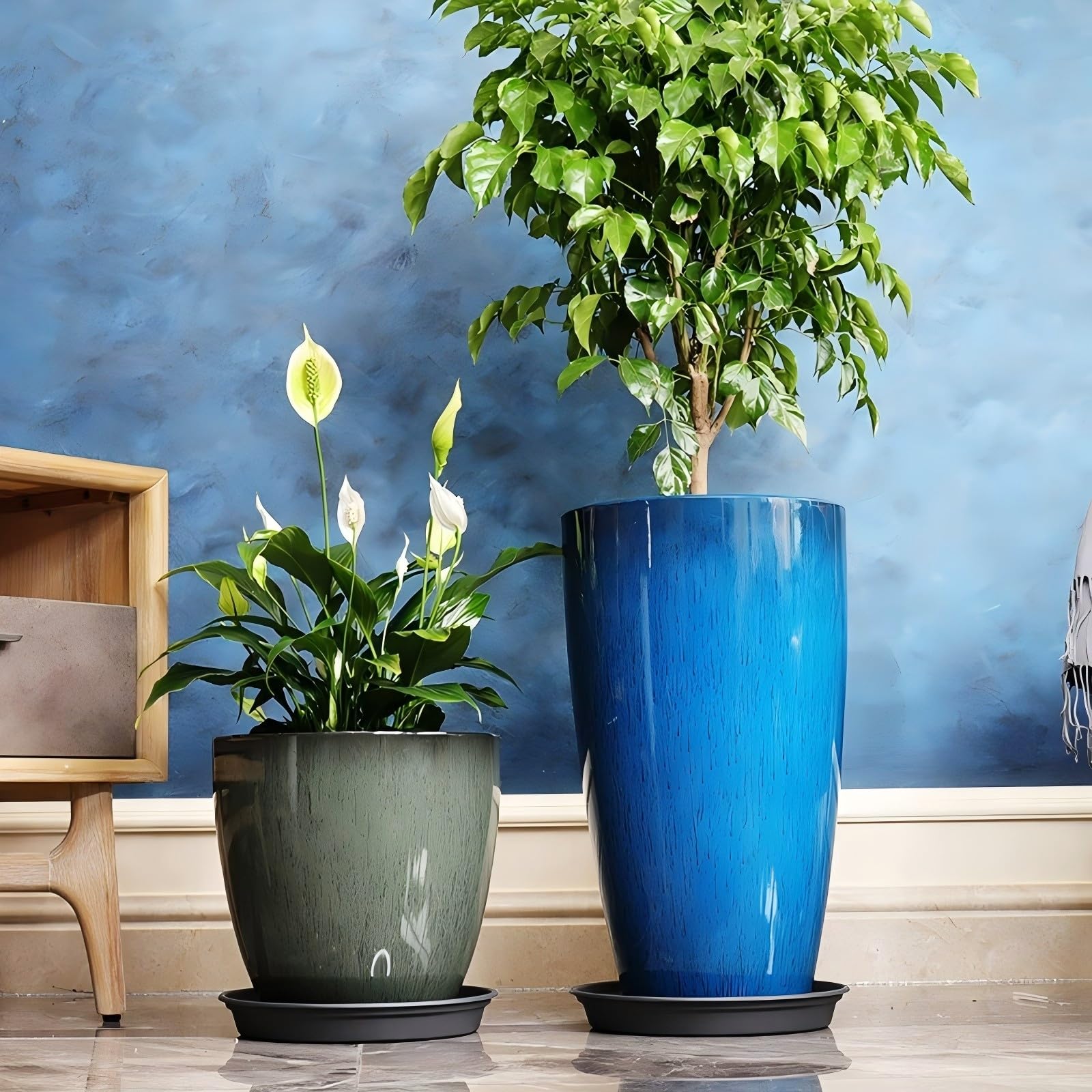 MinCHI257 patio styling lifestyle shot demonstrating weatherproof use