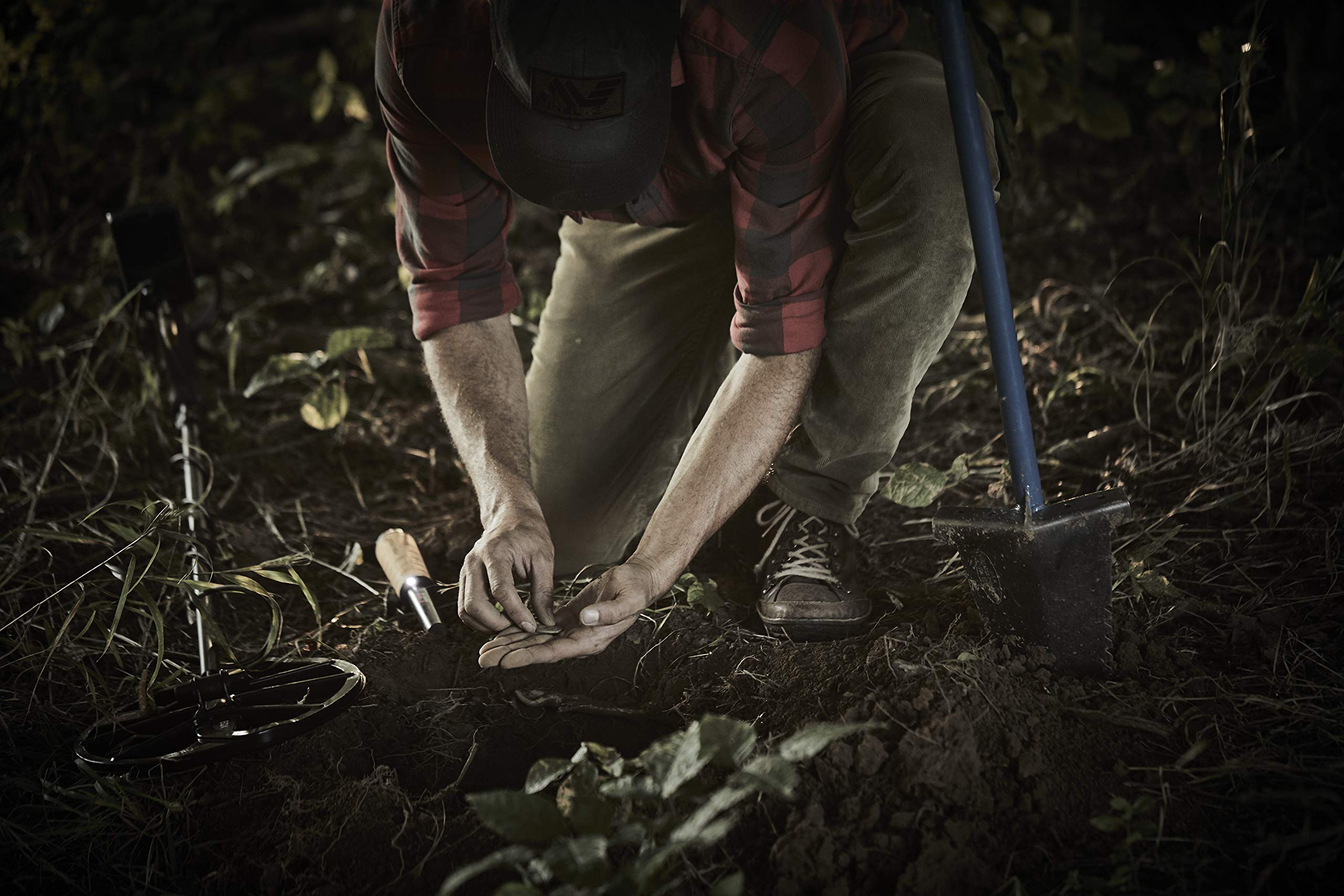 MINELAB PRO-FIND 15 close-up of probe tip highlighting precise target detection