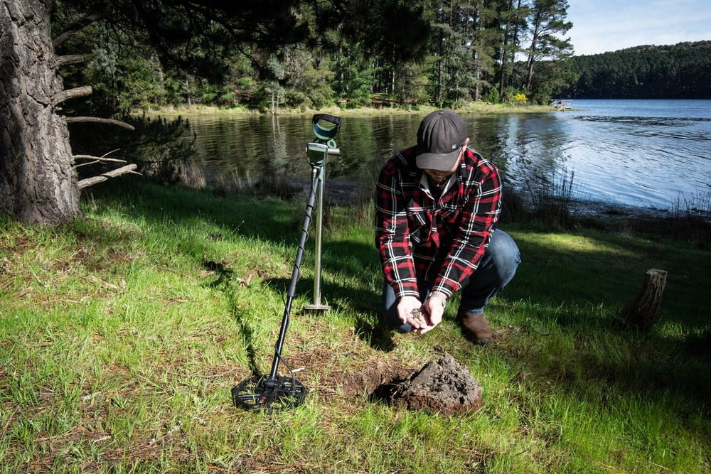 MINELAB X-Terra PRO pinpoint mode on screen enabling accurate target localization