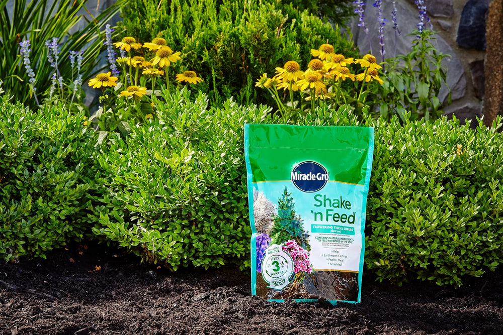 Miracle-Gro bag close-up highlighting directions and ingredient callouts