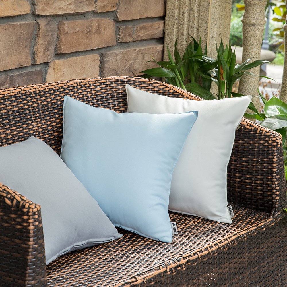 MIULEE poolside cushion setup demonstrates splash resistance and upkeep ease