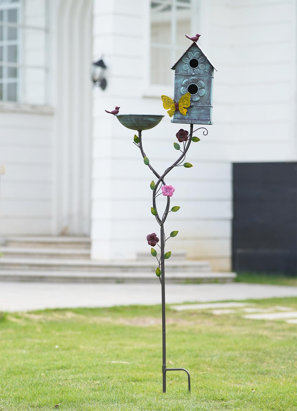 MNRYLKB installed in backyard with birds using bath for attraction