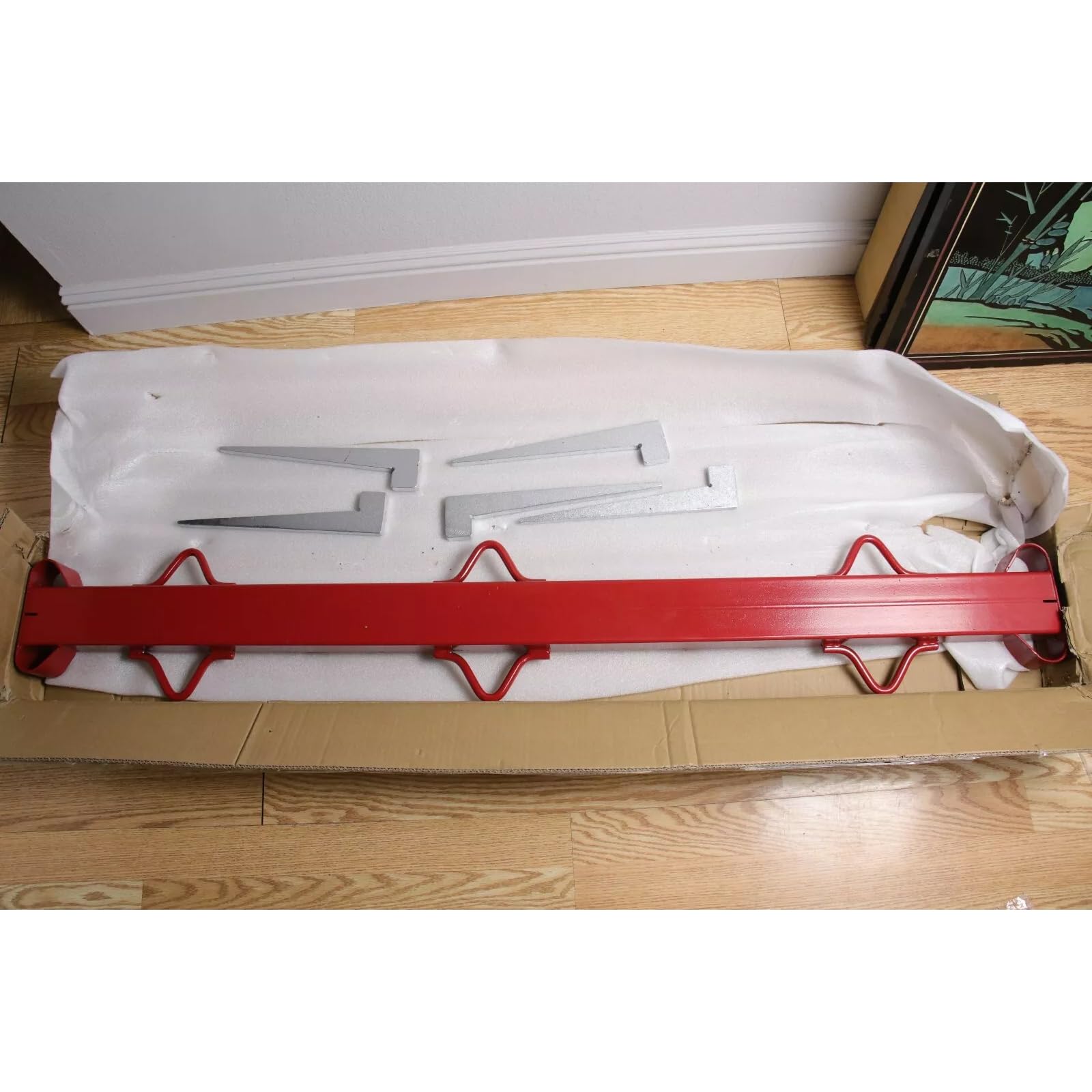 MOEUFFIR stretcher bar beside ruler showing 4ft scale for accurate planning benefit