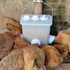 mozoba rain hood close-up protects feed from water keeping it dry