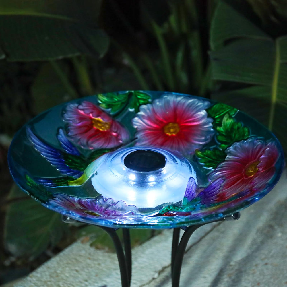 MUMTOP solar panel and LED detail showing sunlight charging and night illumination benefit