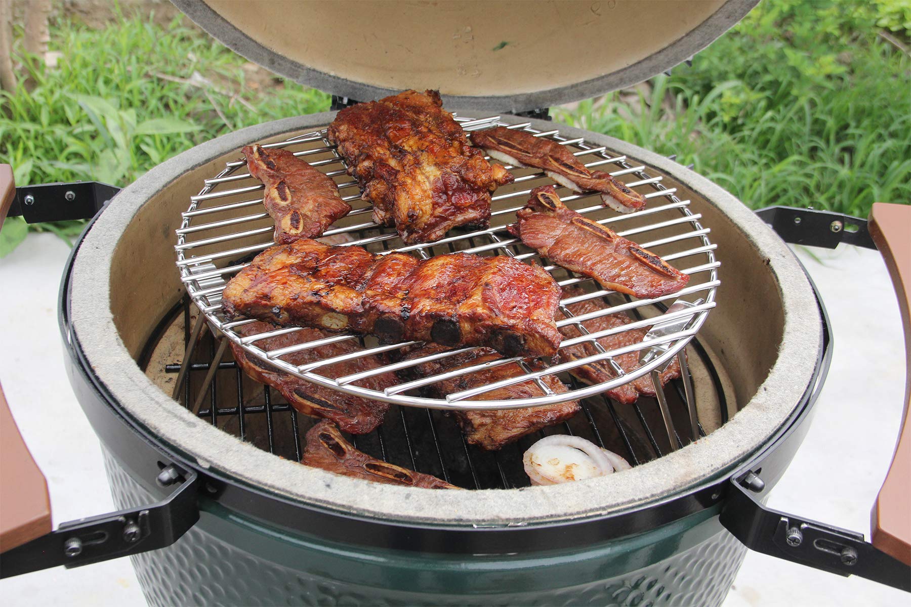 Mydracas rack beside main grate showing scale and extra cooking surface