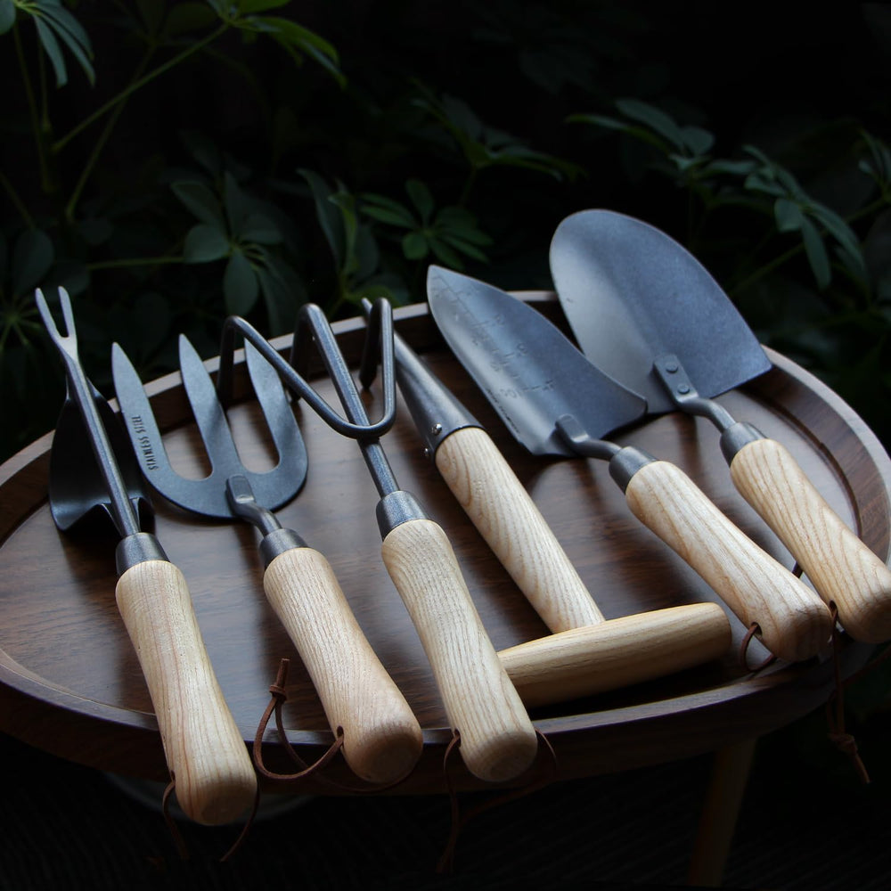 N&V front packaging showing full 6-piece gardening set and neat presentation
