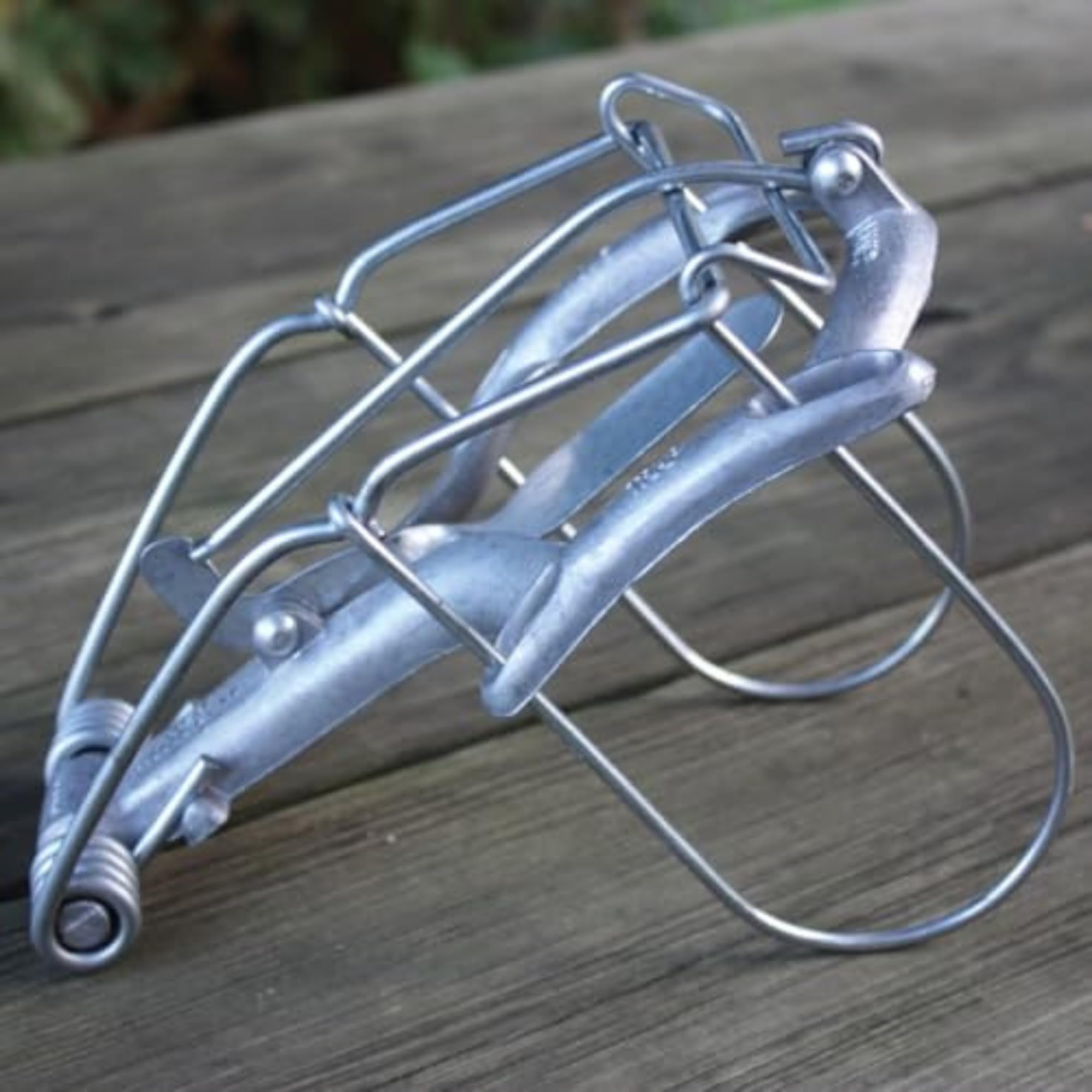 Nash close-up loop detail showing galvanized steel loop and reliable action