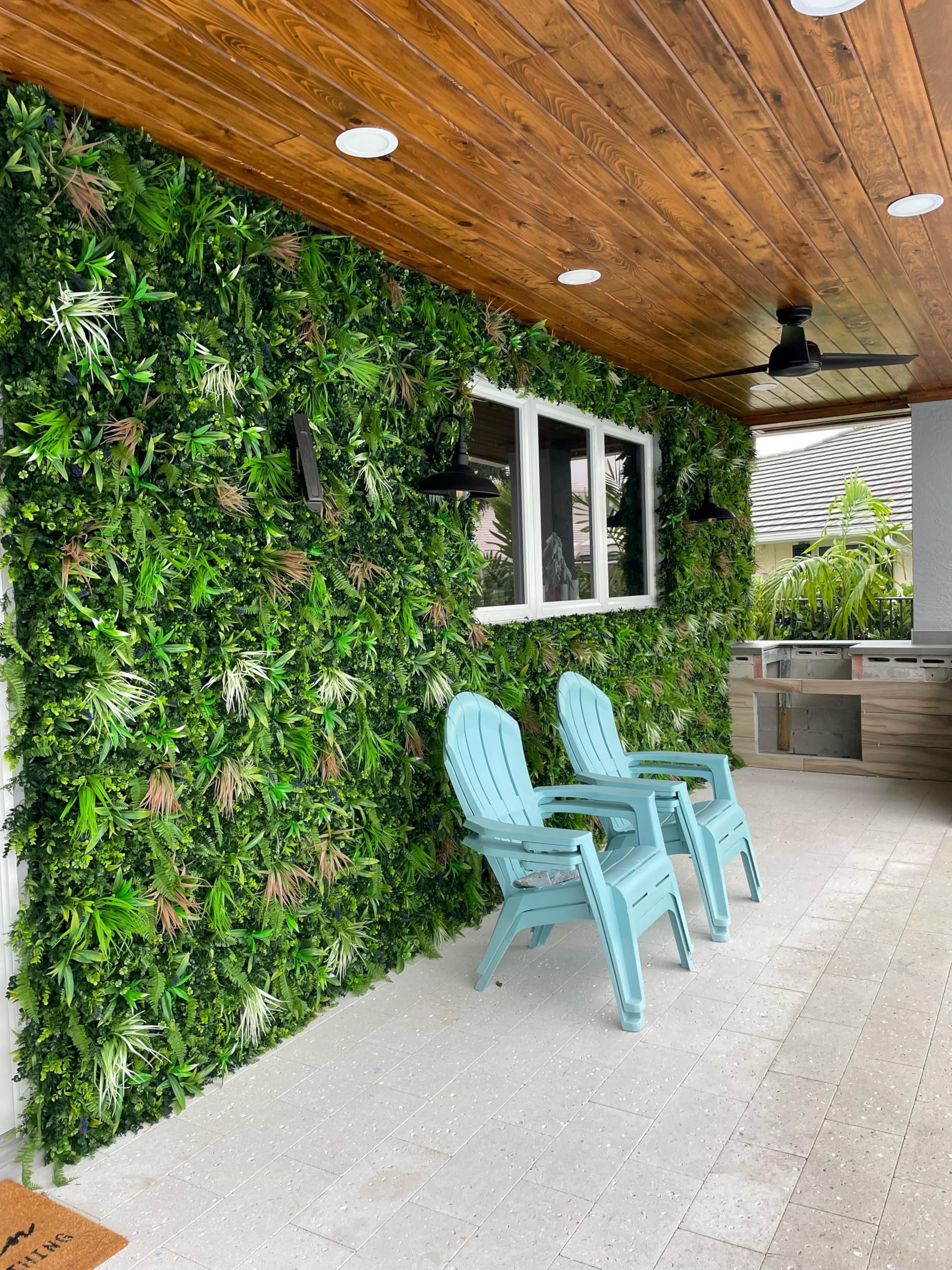 NatraHedge used as an event photo backdrop creating vibrant greenery for pictures