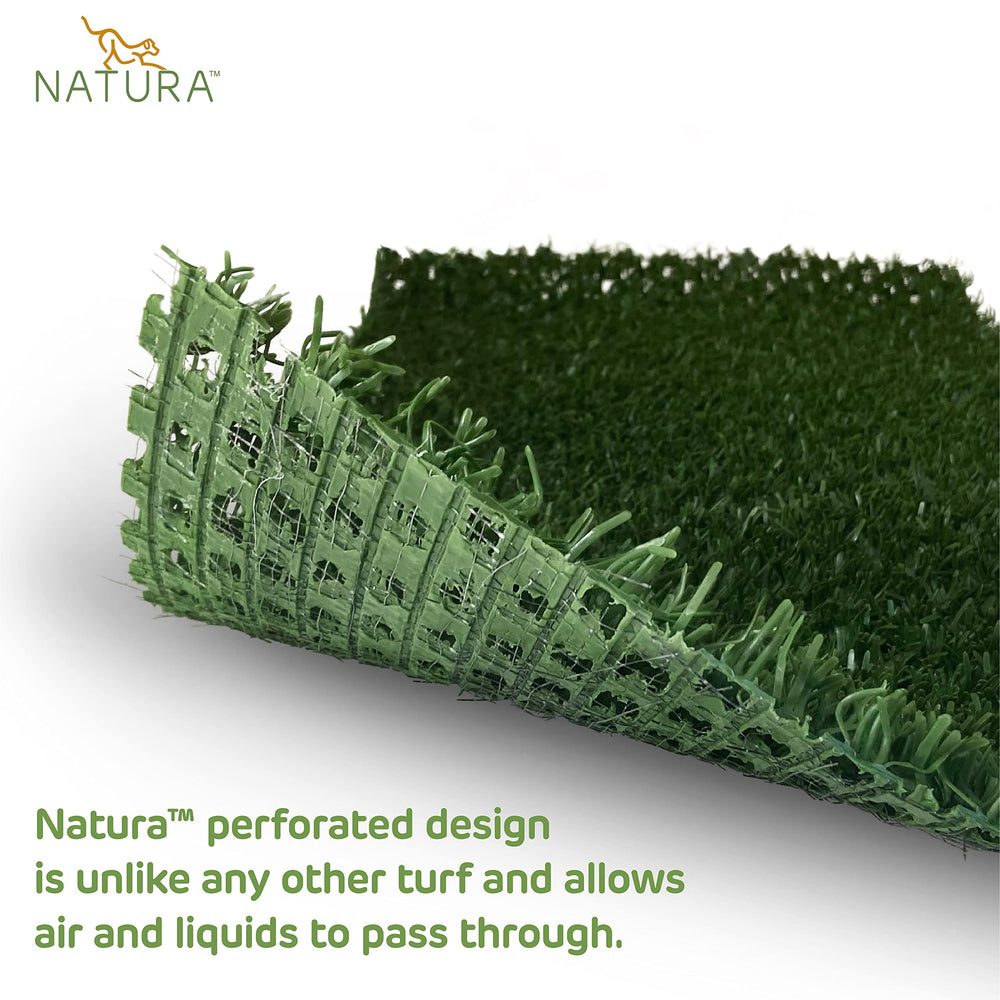 Natura Pet close-up of turf fibers highlighting comfort and durability for paws