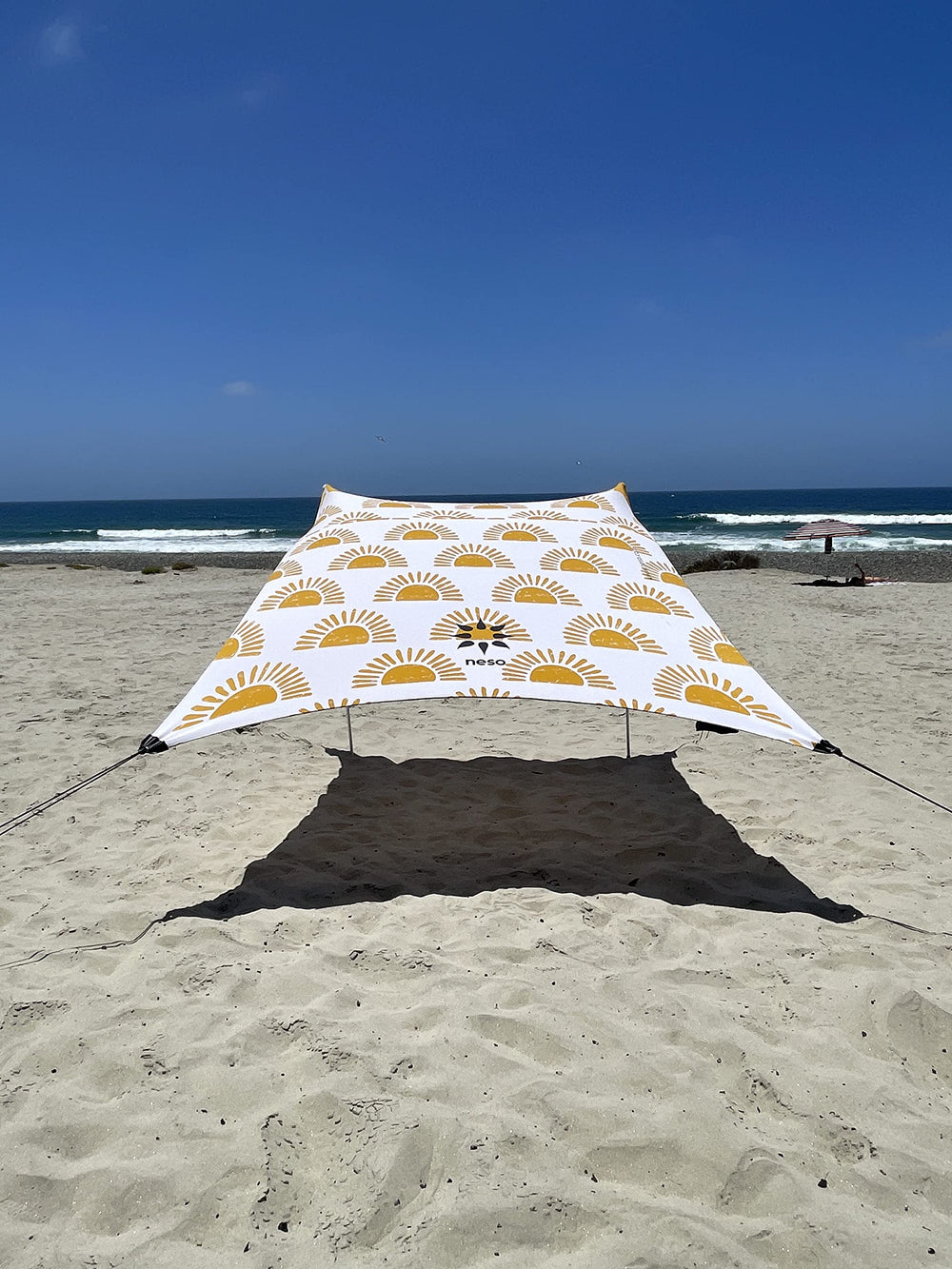 Neso front view canopy showing roomy shade and quick shelter benefit