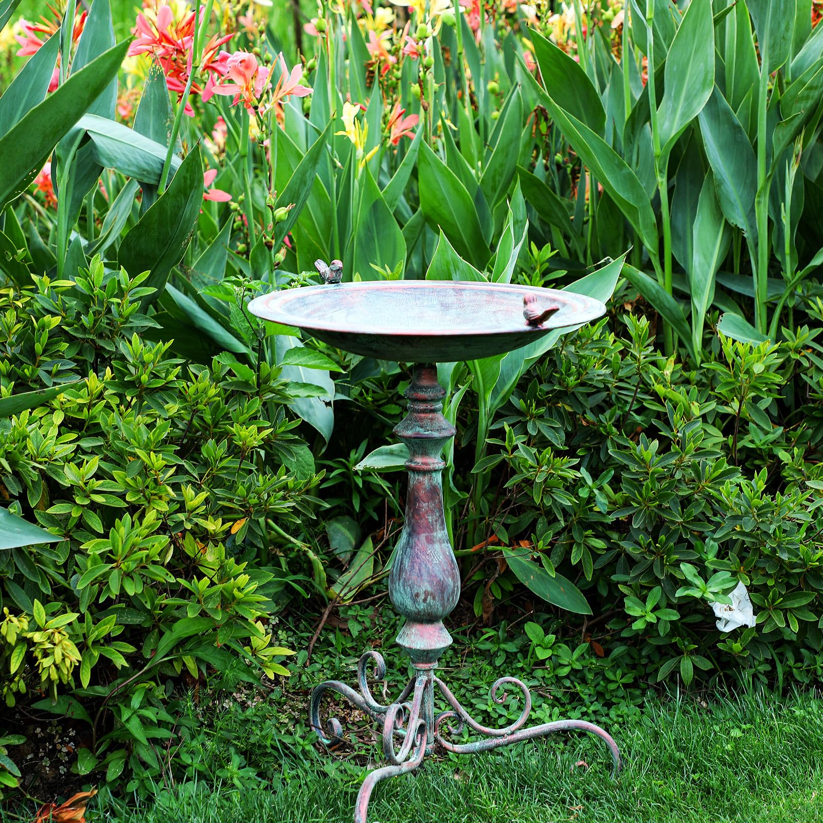 Newtay birdbath finish texture close-up illustrating weather-resistant green coating