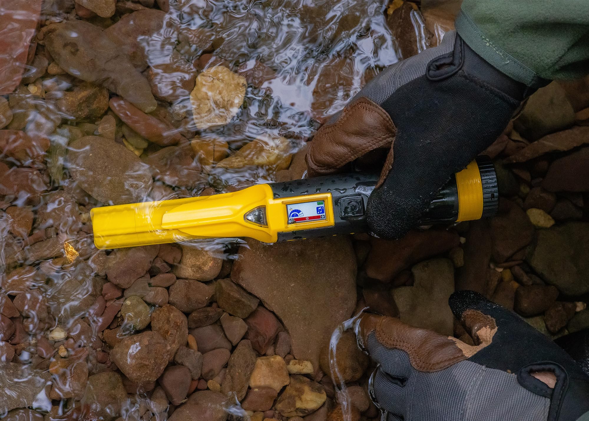 NOKTA DETECTION TECHNOLOGIES detector underwater demonstrating waterproof 5 m capability
