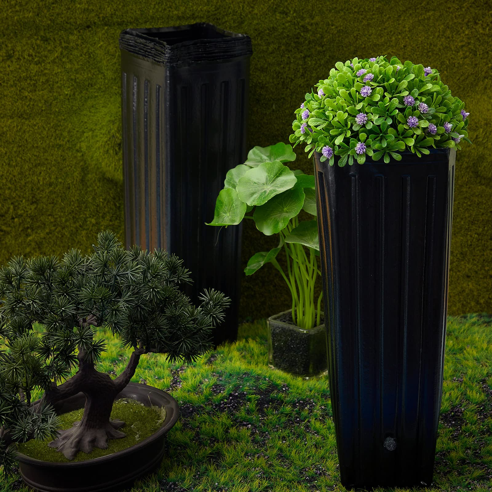 Nuenen pot with seedling showing easy transplanting advantage