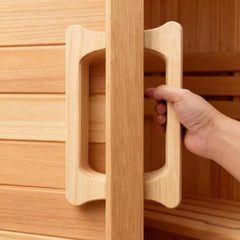 NUIBY close-up of Finnish pine grain highlighting durability and smooth texture