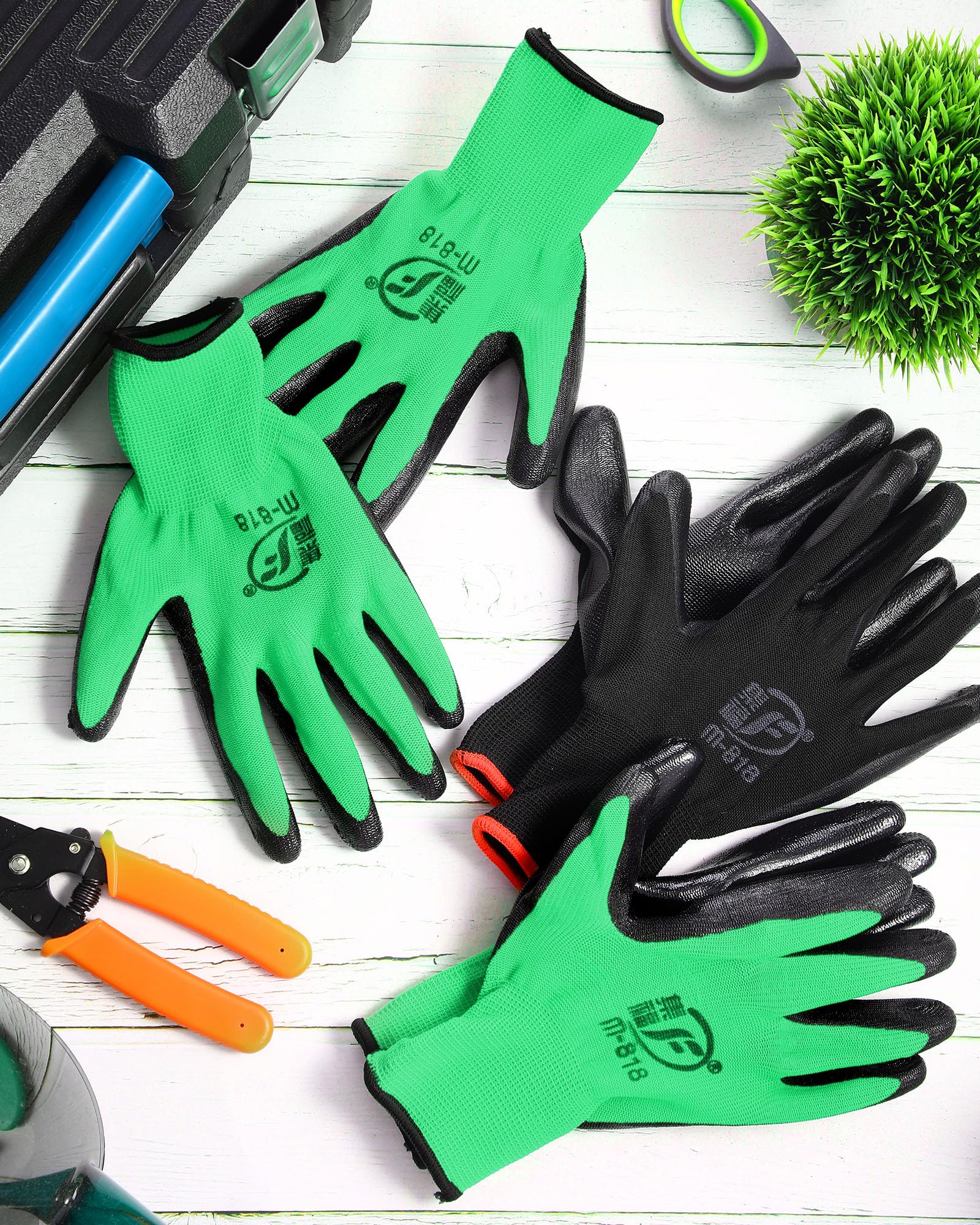 Nuogo gloves handling wet soil demonstrating water resistance and grip