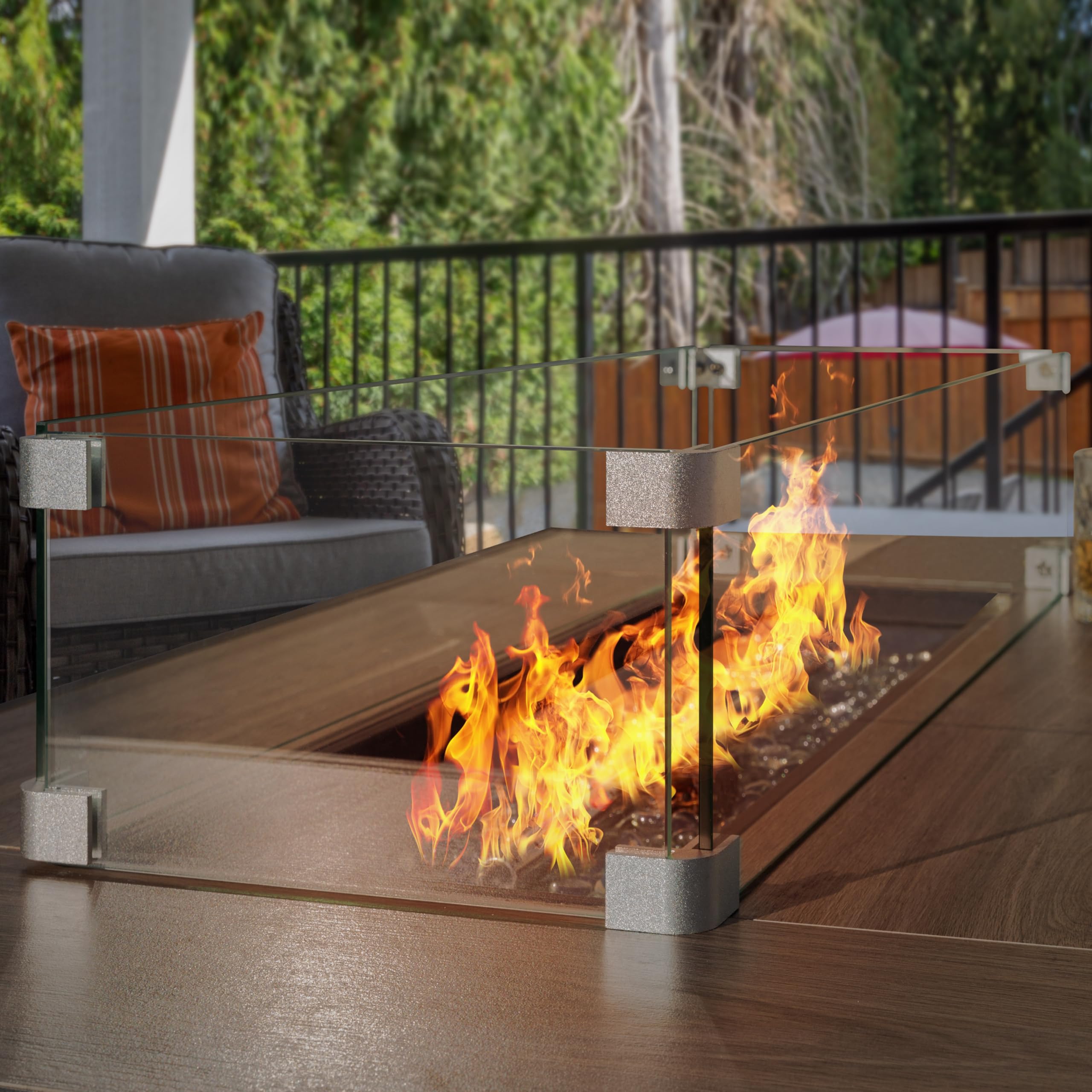 NUU GARDEN installed on rectangular fire table improving flame stability