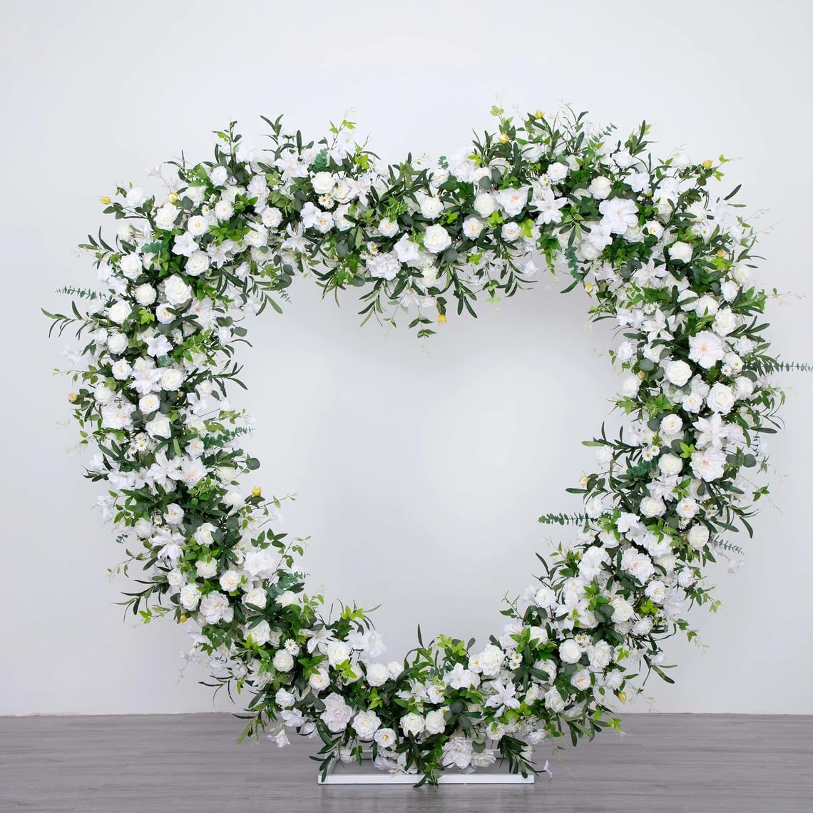Oftest heart arch styled with balloons showcasing colorful photo-ready decoration benefit