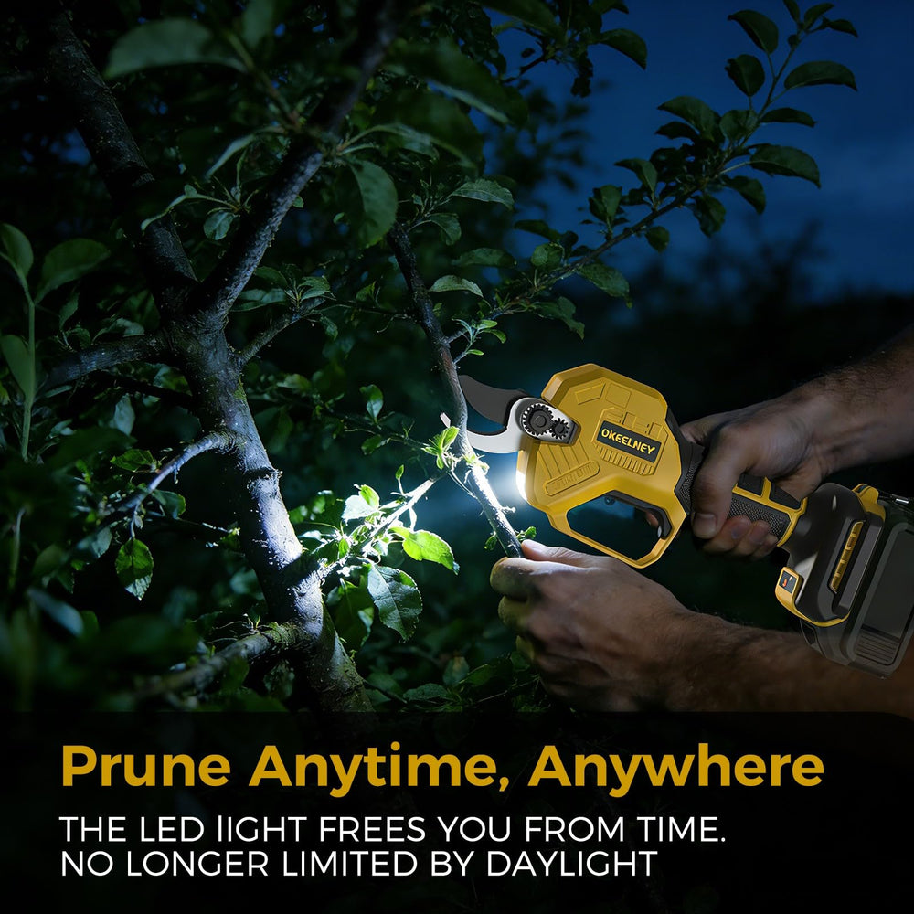 Okeelney integrated LED worklight illuminating cuts for greater precision