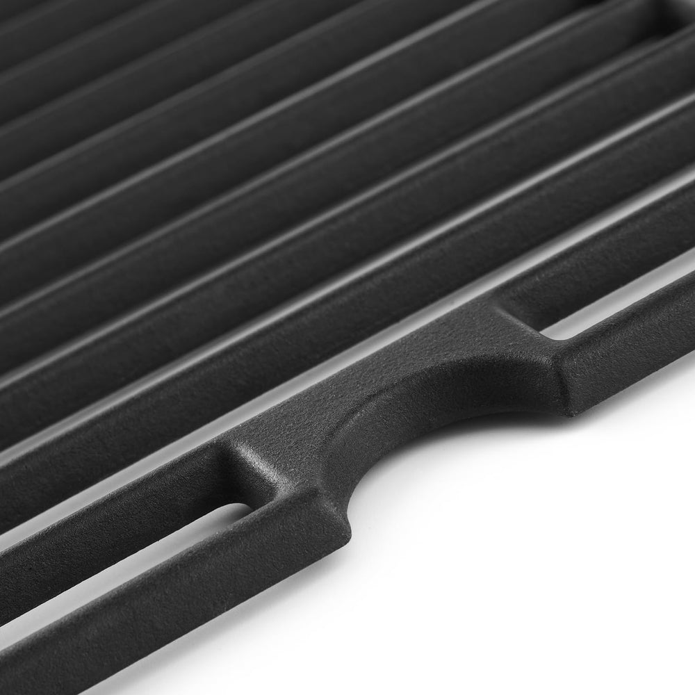 Oklagarden seasoned surface detail showing nonstick patina and rust-resistant finish