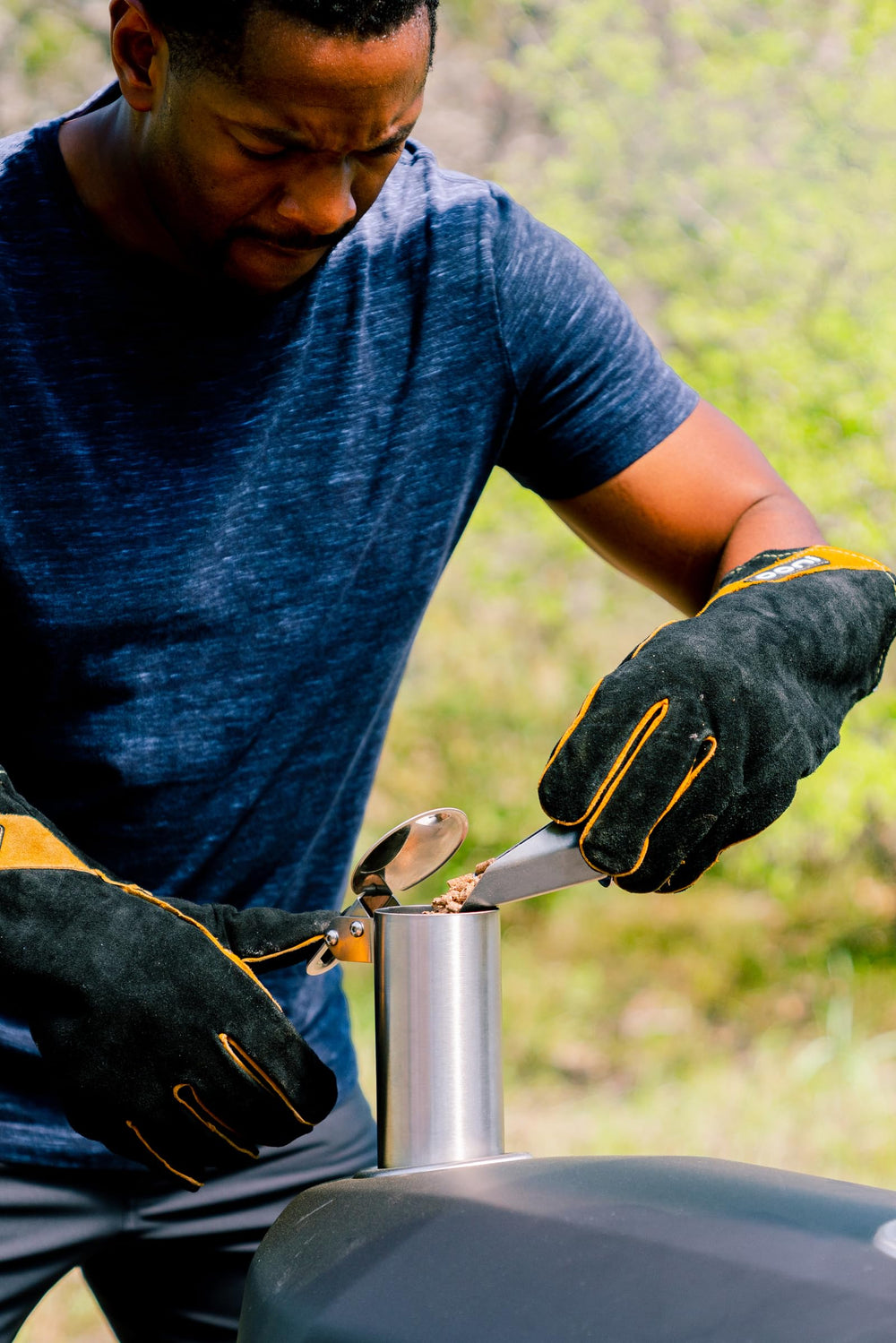 ooni gloves wrist cuff protection demonstrating extended heat coverage