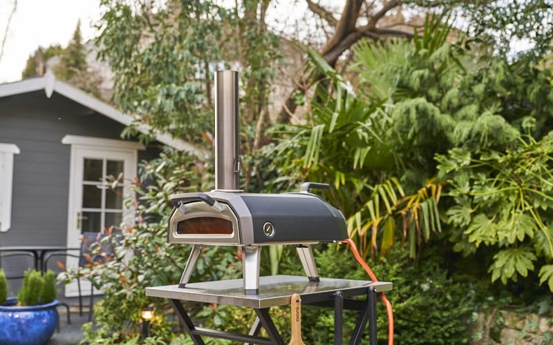 Ooni burner used in backyard showing fast pizza cooking advantage