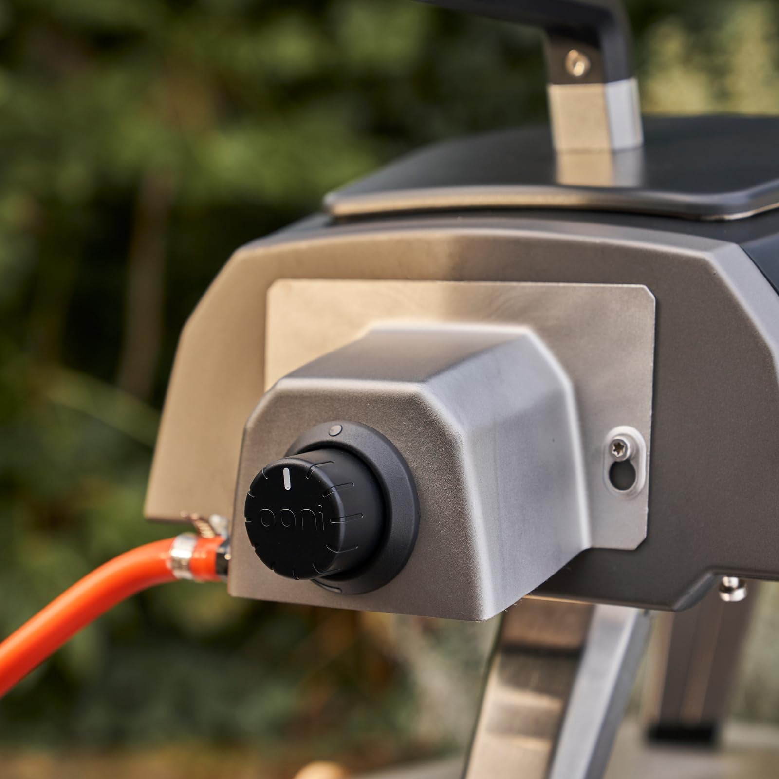 Ooni burner control dial close-up for precise temperature adjustments