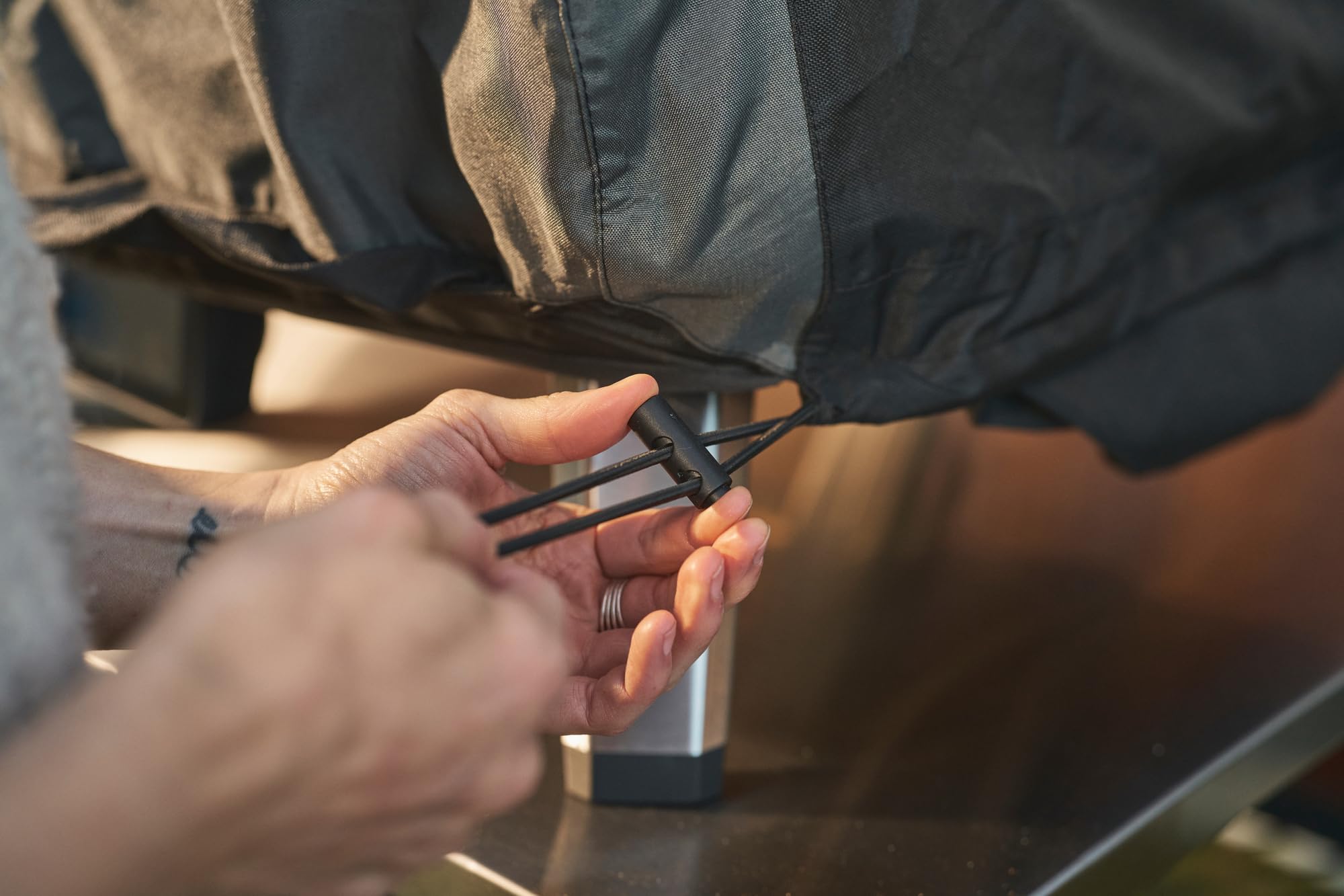 ooni drawstring toggle detail ensuring snug weatherproof fit