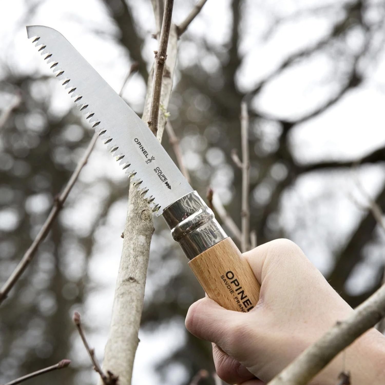 Opinel beechwood grain close-up showing quality wood and tactile comfort
