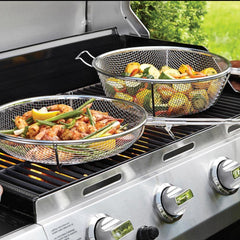 Outset close-up of mesh texture highlighting searing access and food support benefits