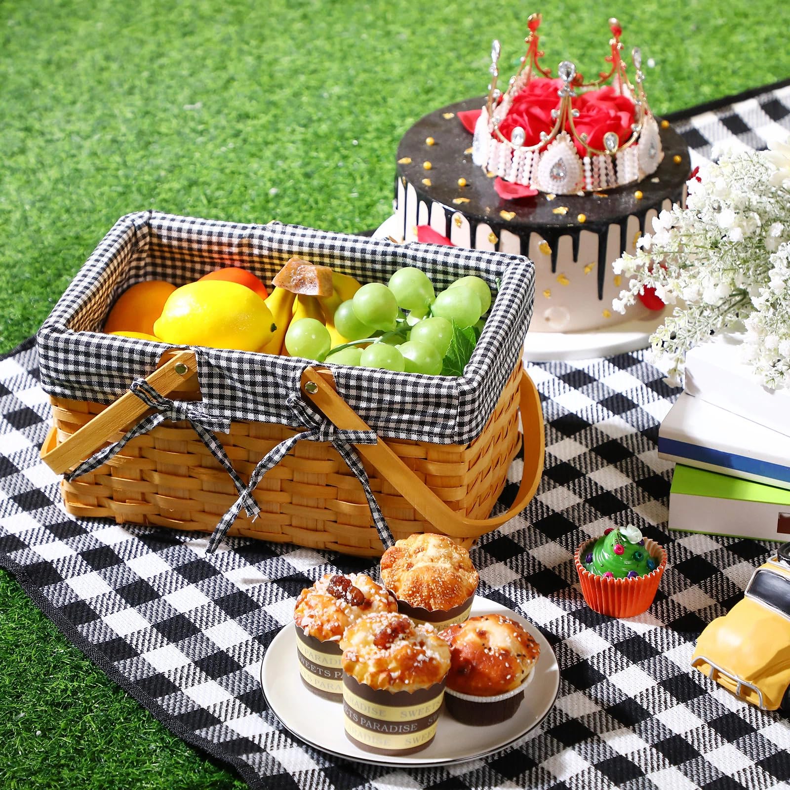 Patelai picnic set on lawn illustrating easy outdoor dining and classic style