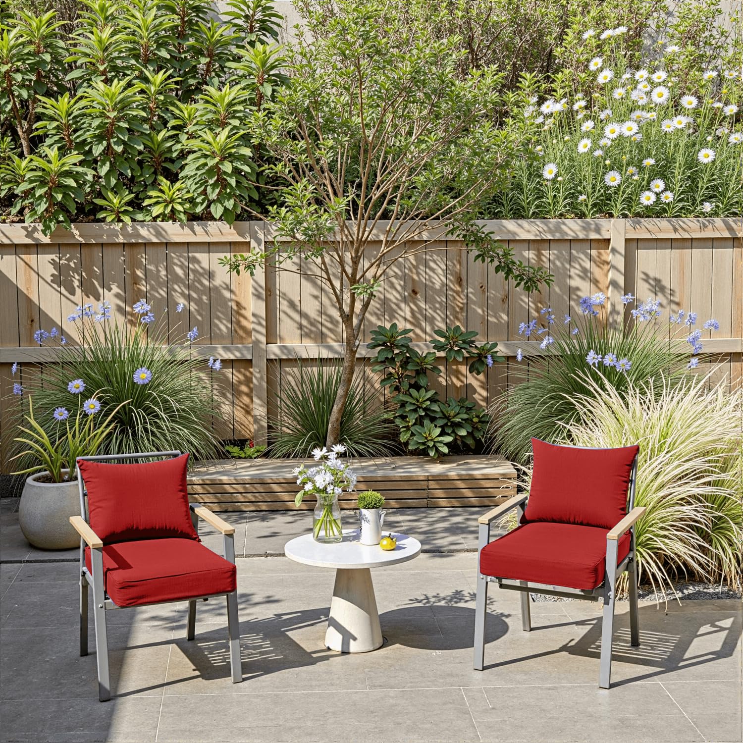 PatioGlow cojín colocado en silla de jardín, confort inmediato para exteriores