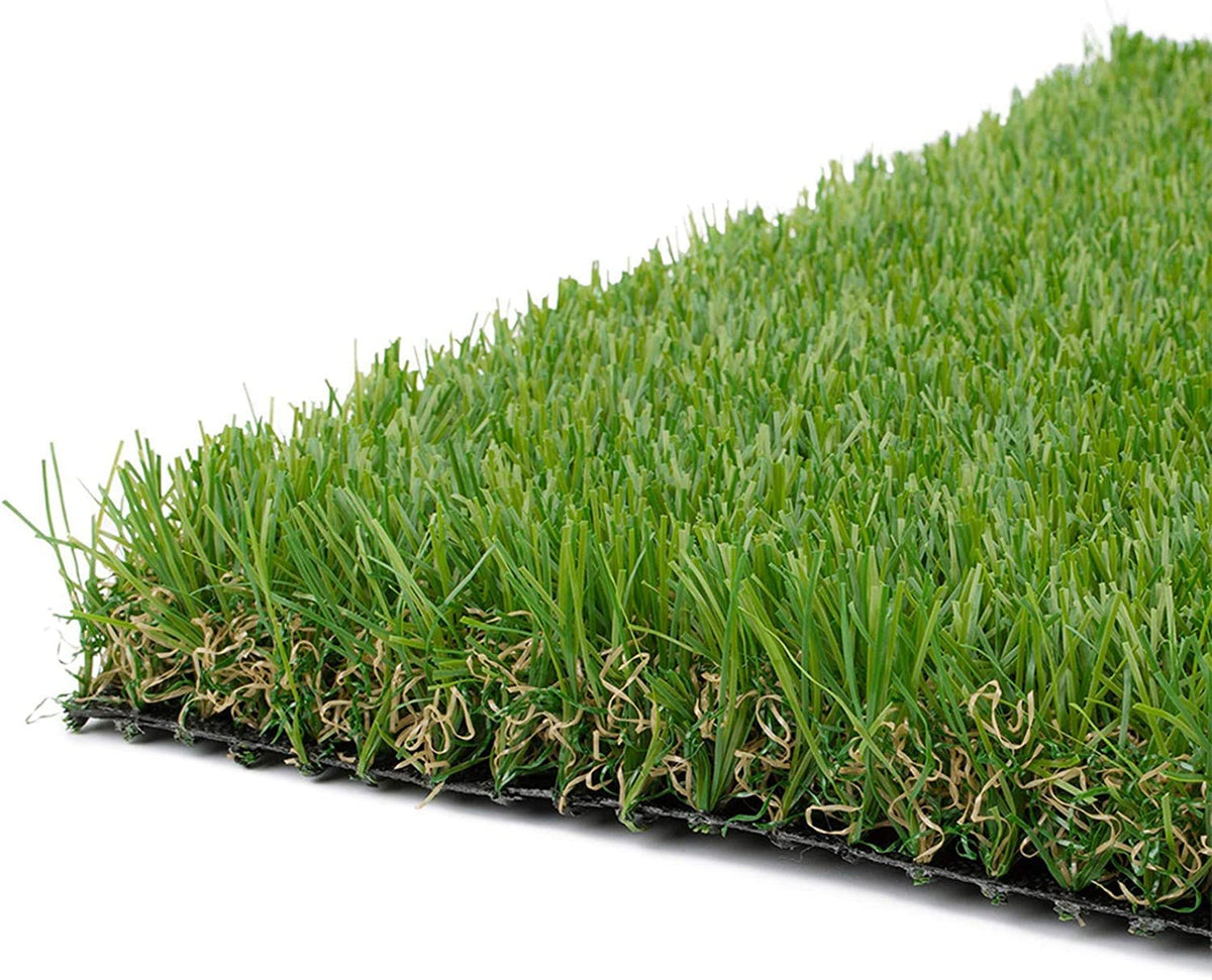 Petgrow front view of rug showing full green coverage and curb appeal