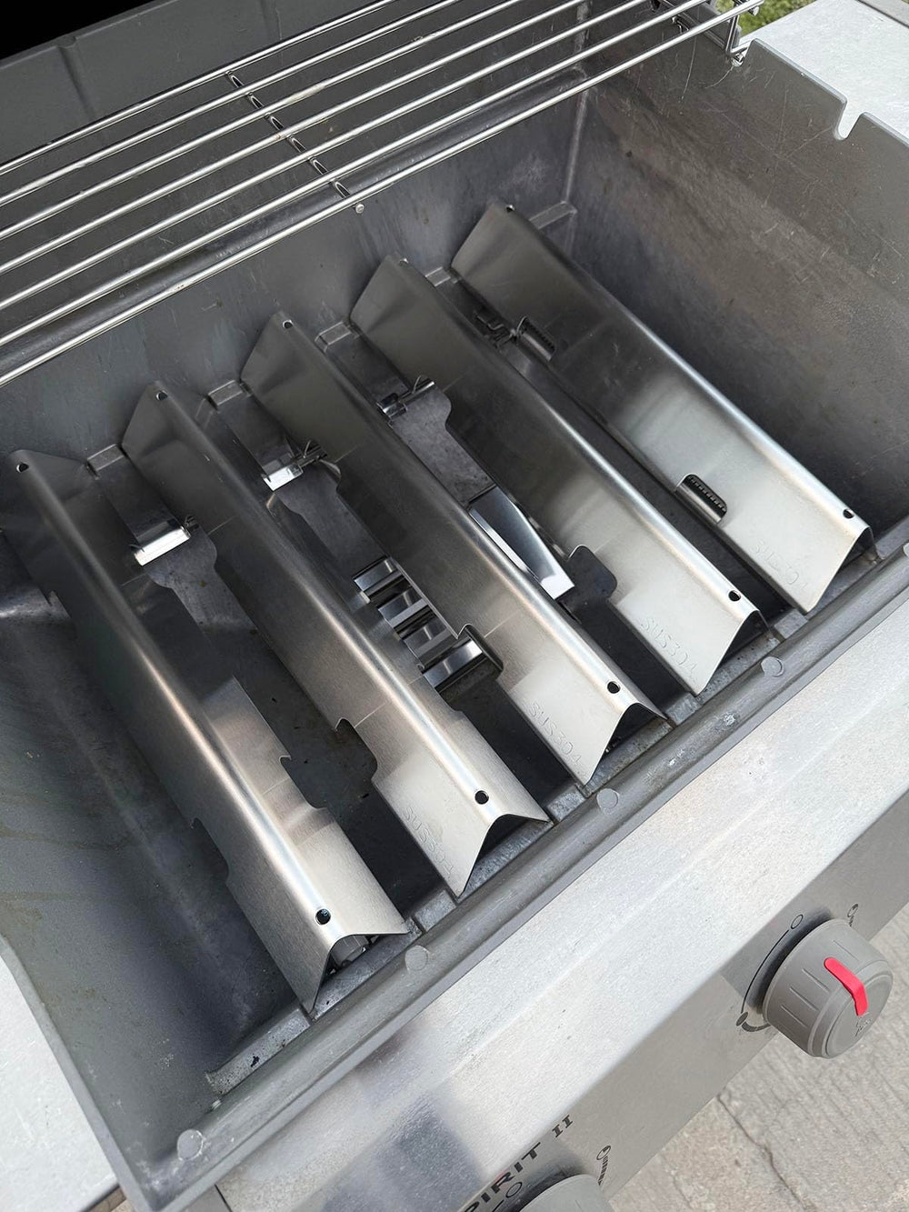 PETKAO being placed in dishwasher showing easy-clean maintenance