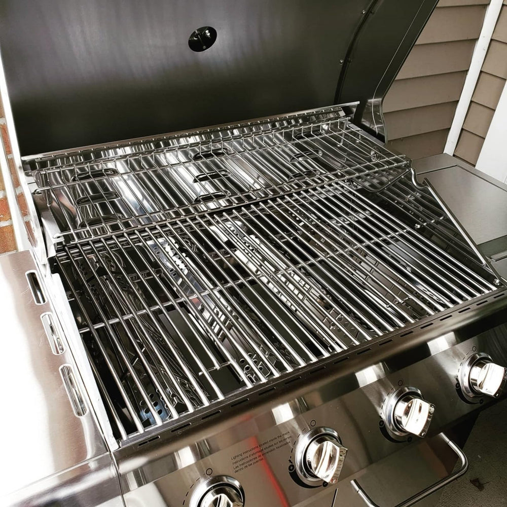 PETKAO close-up of stainless-steel grill grate texture for improved searing and durability
