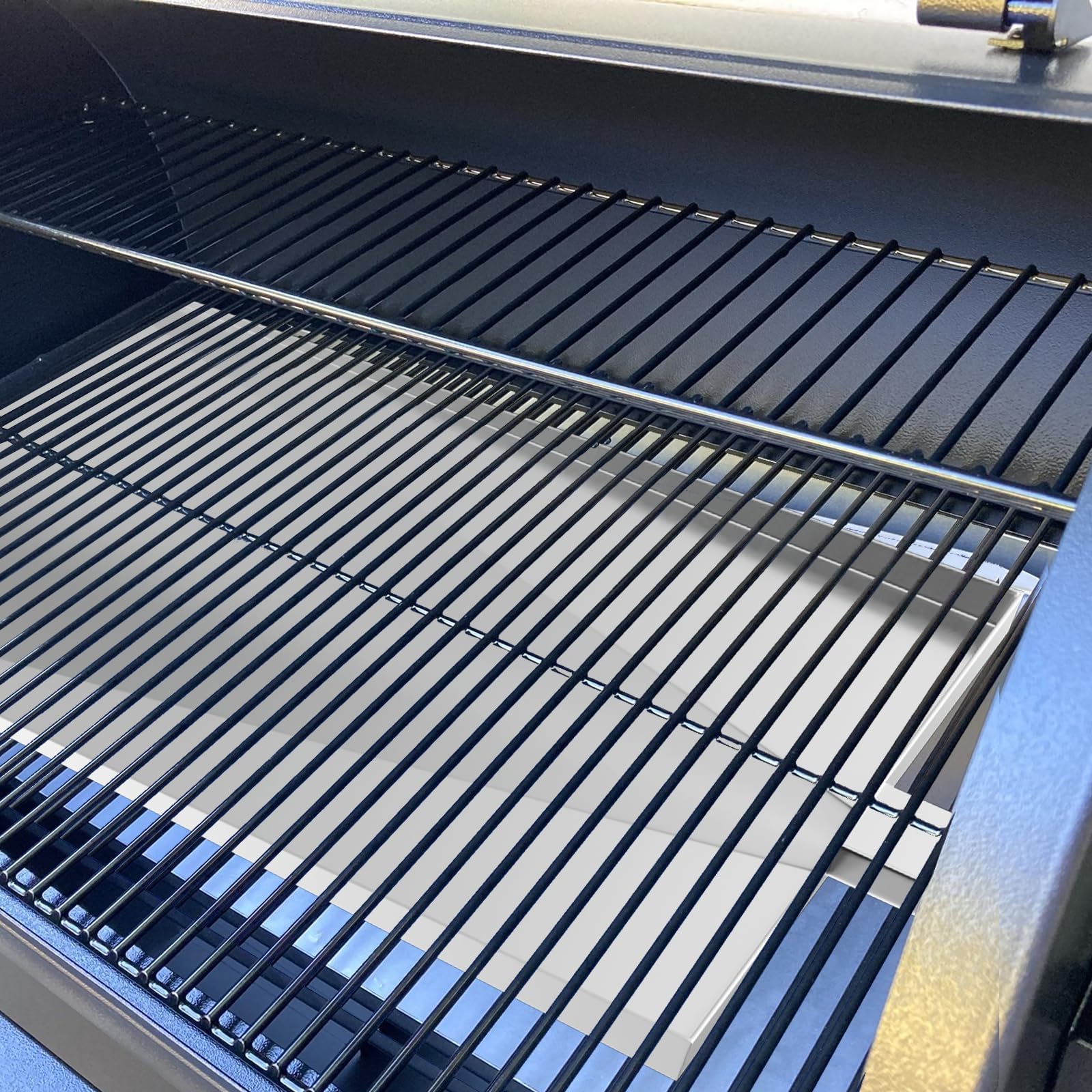 PETKAO stainless finish closeup resisting stains and high heat for durability