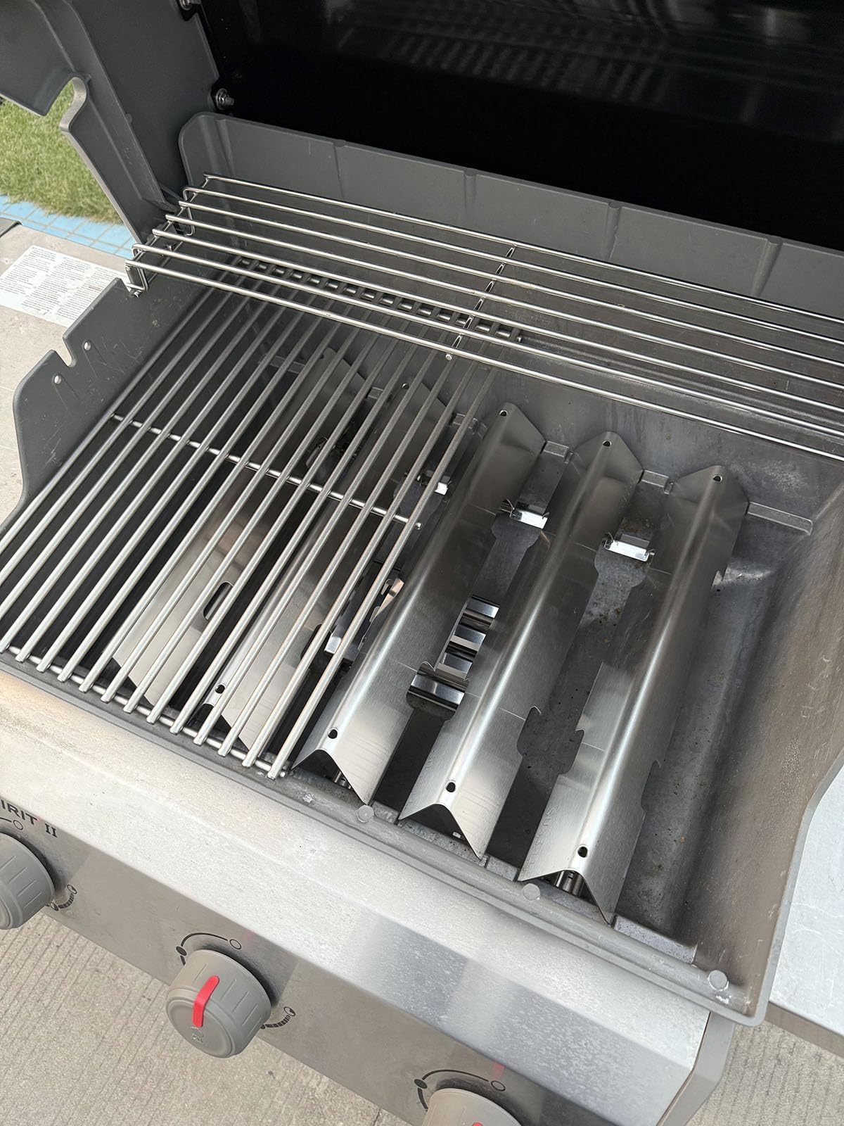 PETKAO lifestyle shot on backyard grill showing improved smoky flavor