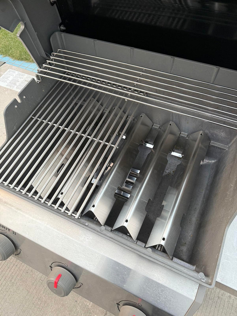 PETKAO lifestyle shot on backyard grill showing improved smoky flavor