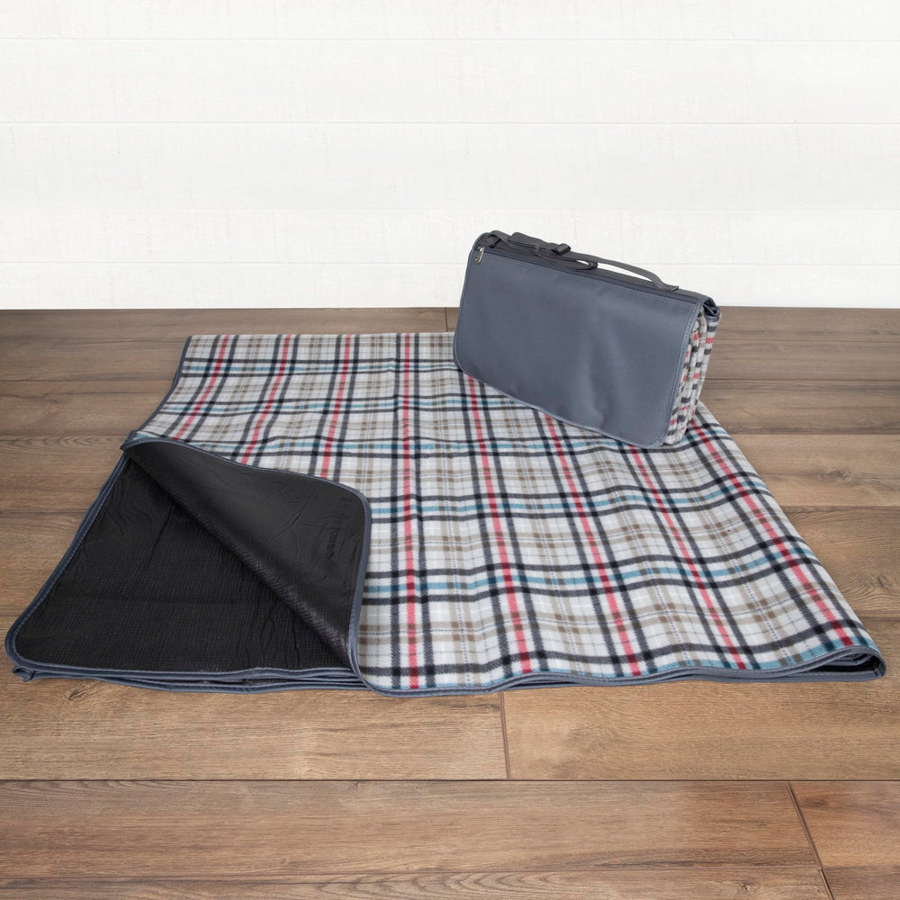 PICNIC TIME adjustable shoulder strap image enabling hands-free transport