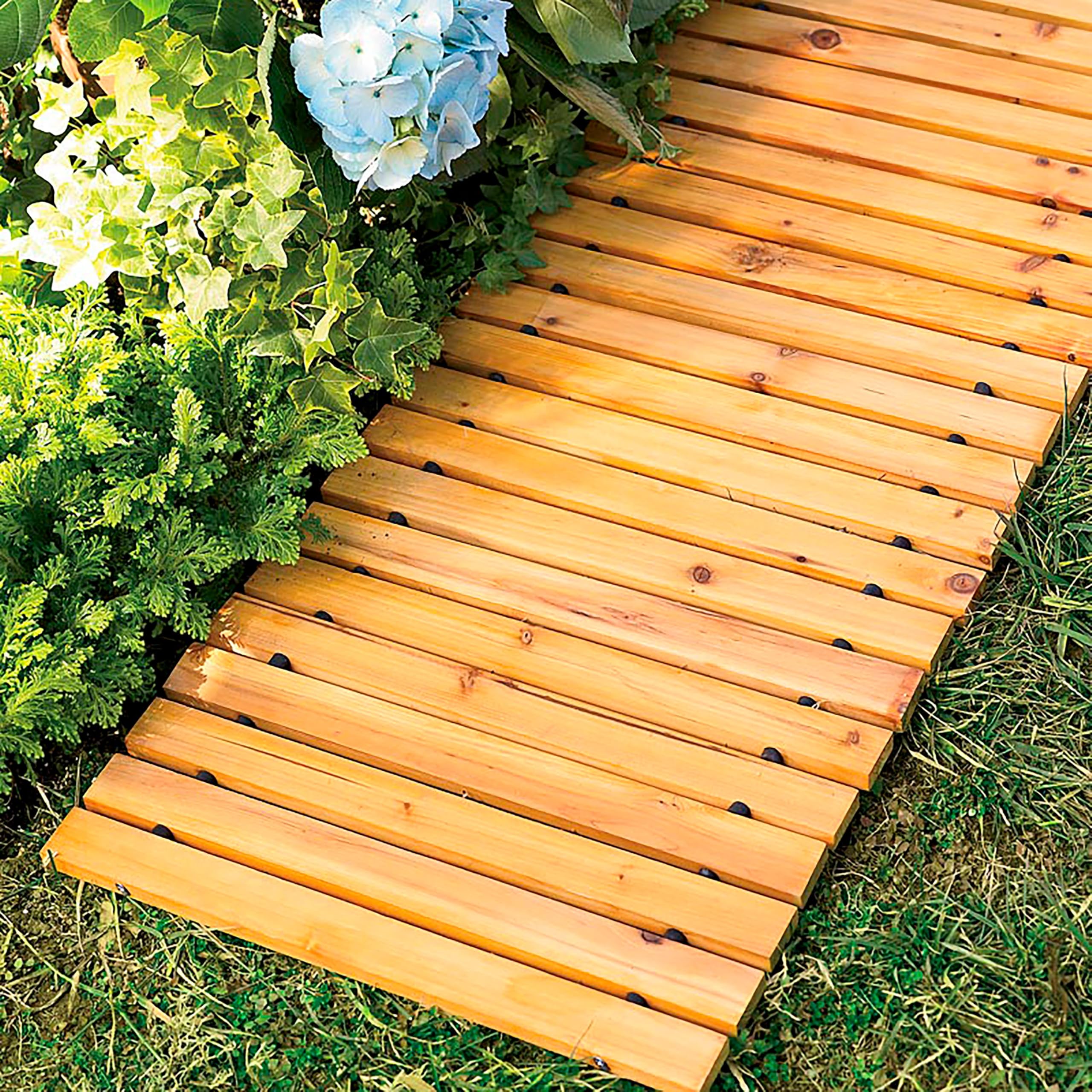 Plow & Hearth close-up of cedar planks showing texture and durable hardwood benefit