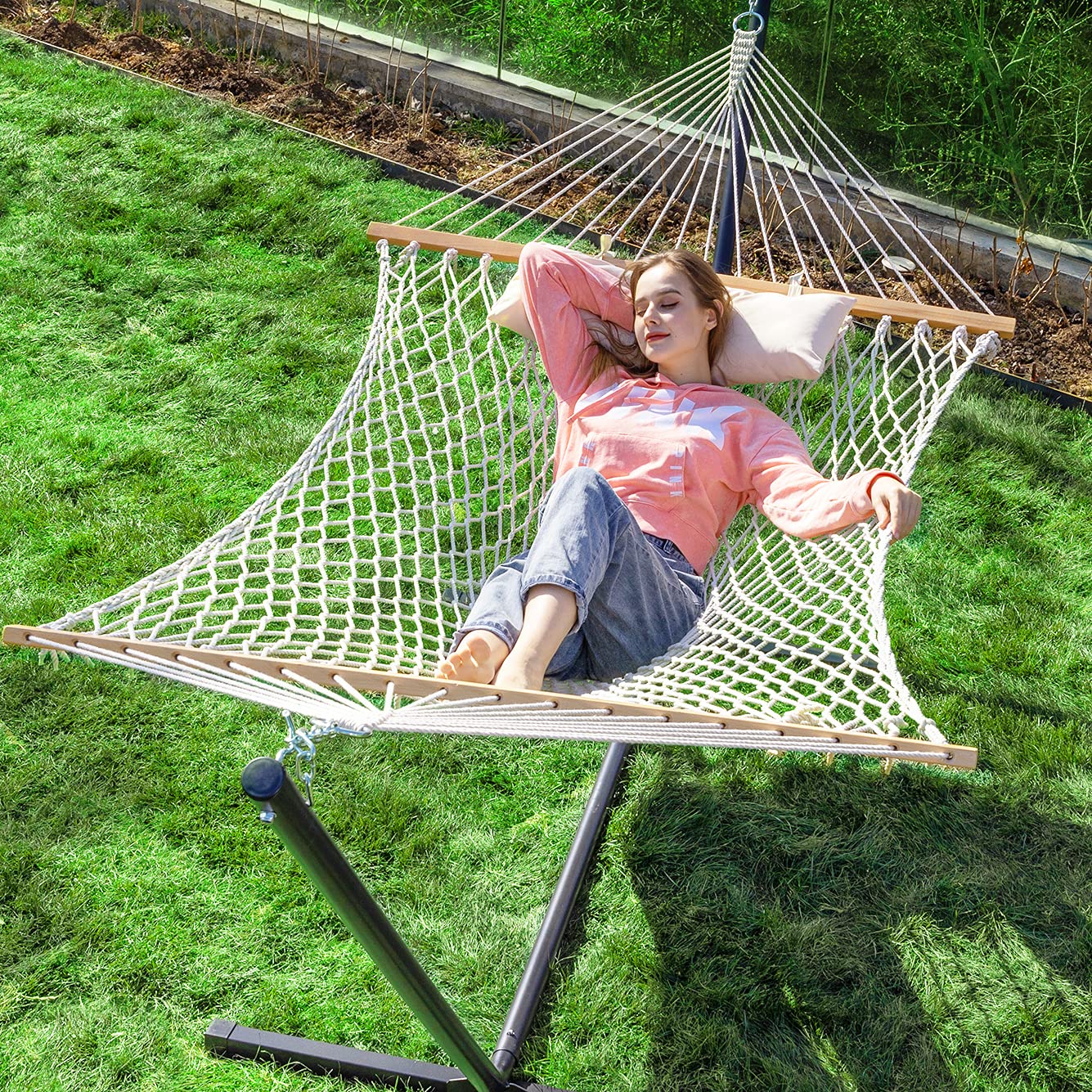 PNAEUT front view with stand showing full hammock and sturdy frame benefit