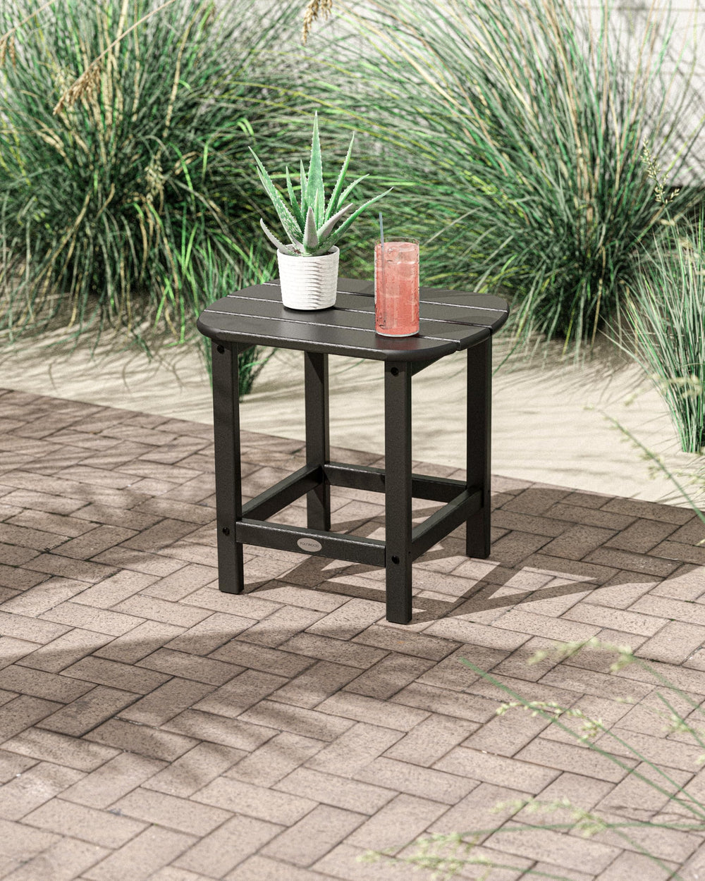 Polywood South Beach black close-up of top surface highlighting easy-clean benefit