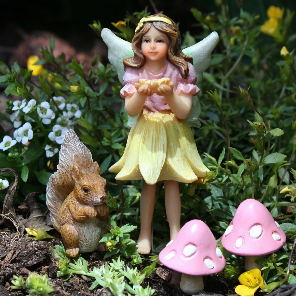 PRETMANNS figurine next to ruler showing compact size and fit