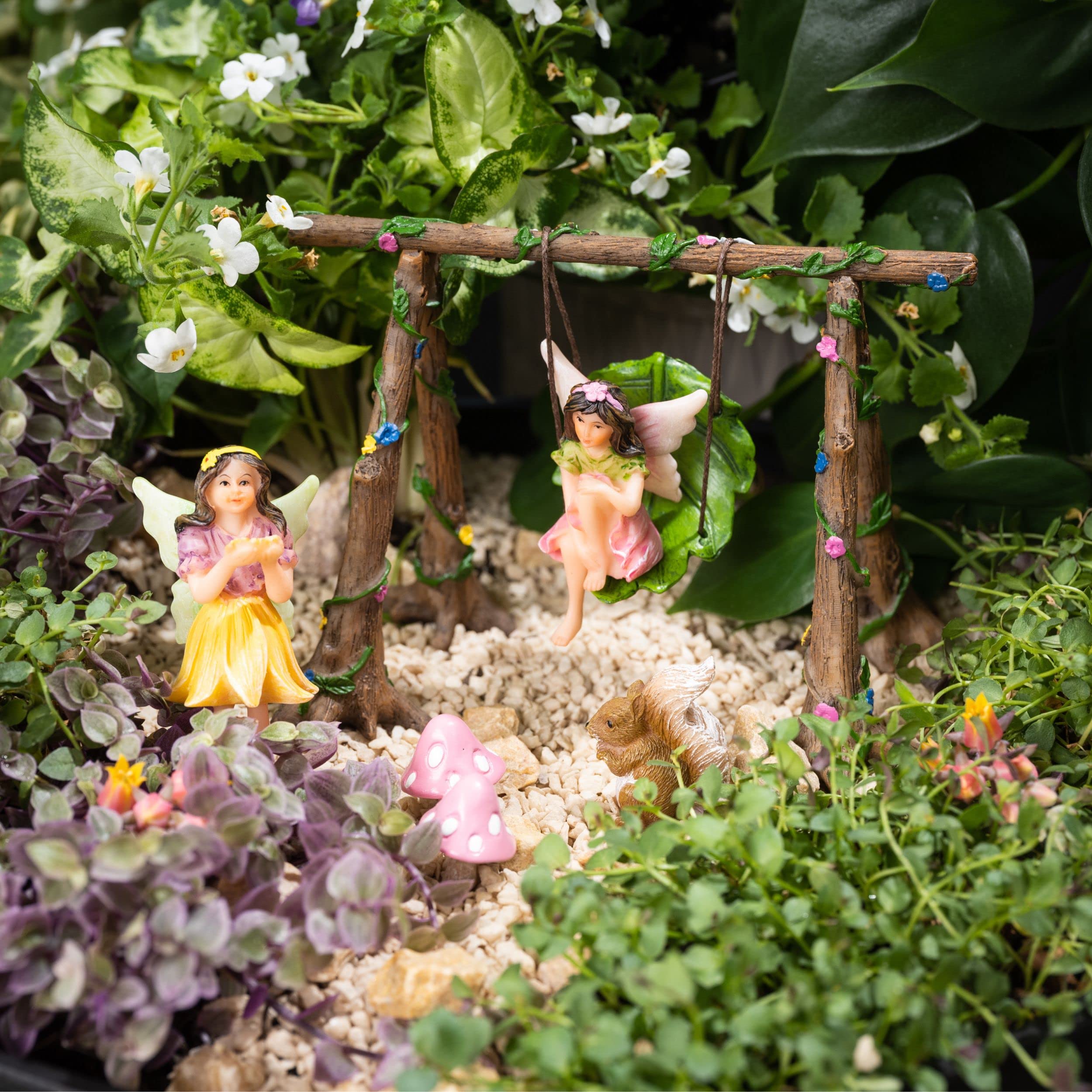 PRETMANNS squirrel and mushrooms showing scale and decorative variety